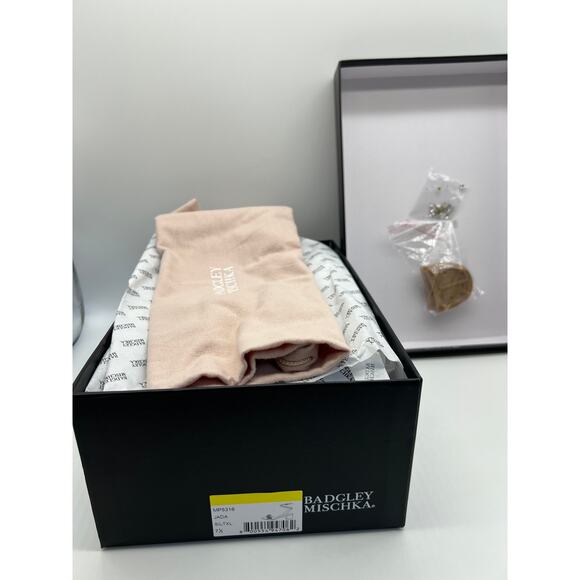 Badgley Mischka Women's Jada Ankle Wrap Block Heel Silver MP5316 Size 7.5 NIB - Picture 5 of 12